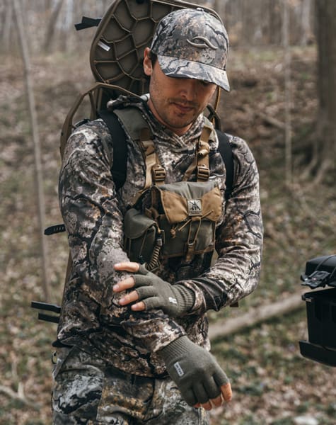 Kinetic Merino 250 Hoodie in ryse filed photo
