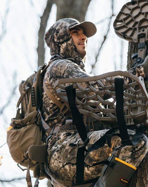 Kinetic Merino 250 Hoodie in ryse in the tree
